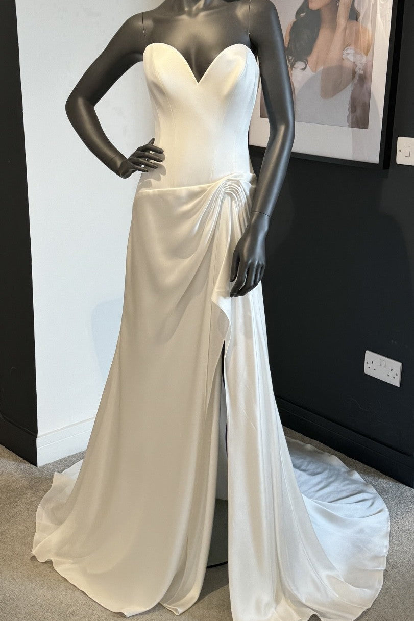Suzanne Neville - Style Rhea