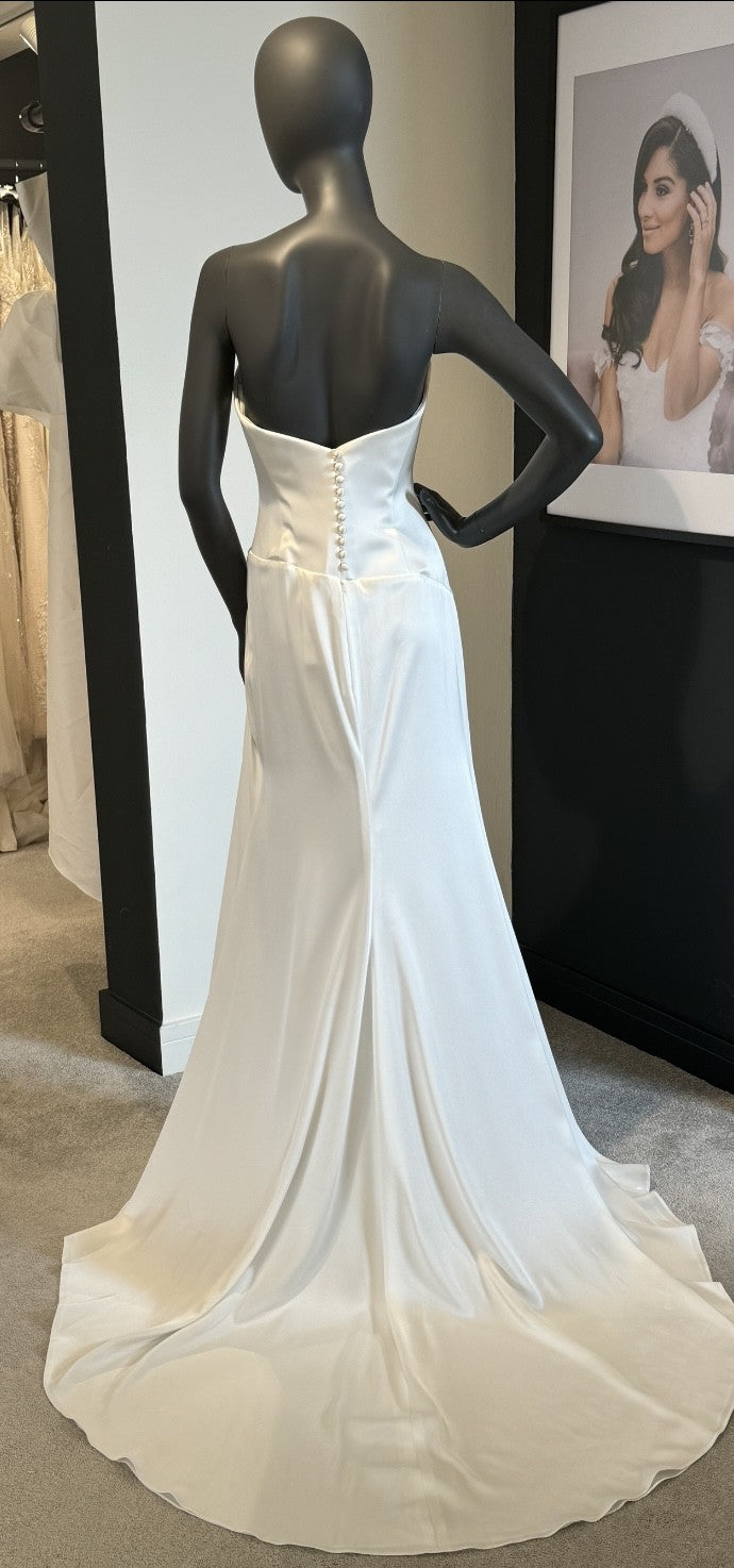 Suzanne Neville - Style Rhea